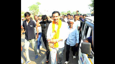 Jatra troupe owner’s bid to join Cong hits a wall