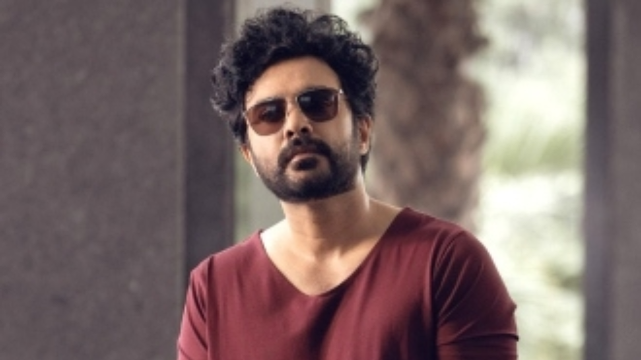 Siddu Jonnalagadda Discusses the Importance of Unique Characters in Love Stories in 'Telusu Kada'