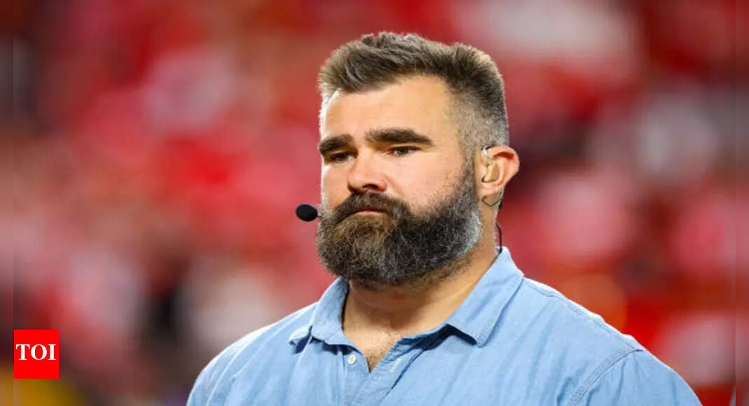 Jason Kelce’s surprise return to Eagles' training facility lifts spirits amid offensive slump