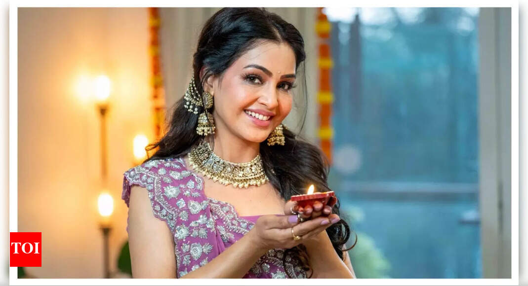 Shubhangi Atre: I love decorating my diyas for Diwali