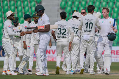 Handshake drama: Ramiz Raja and Aamer Sohail take a dig at India as Pakistan & South Africa exchange courtesies