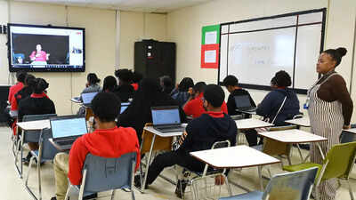  Can technology truly replace the classroom experience?