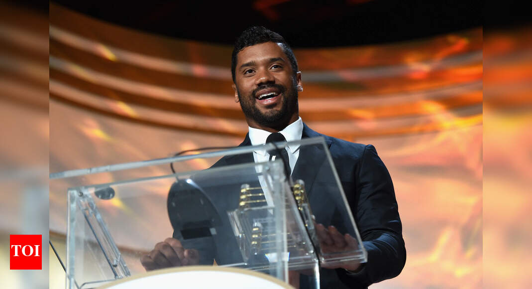 Russell Wilson shares heartwarming moments during his visit to Mount Sinai Pediatrics, inspiring fans with his compassion