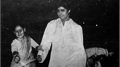 Amitabh Bachchan, Jaya Bachchan's throwback Diwali PIC is priceless, don't miss baby Shweta Bachchan Nanda - See inside