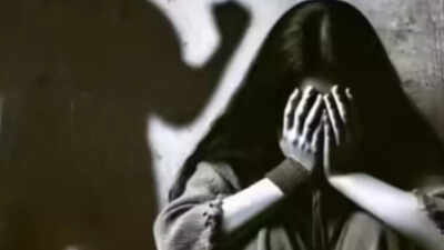 Andhra Pradesh woman raped, robbed at knifepoint on moving train in Telangana