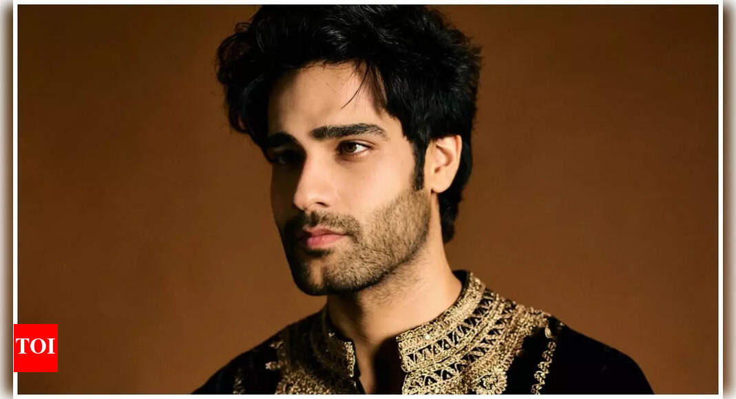 <div>Ajay Devgn's nephew Aaman calls his mother light of his life</div>