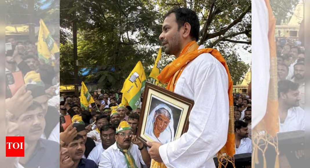 <div>Bihar polls: Tej Pratap files nomination from Mahua with grandma's photo; sister Rohini wishes him luck</div> <div>Bihar polls: Tej Pratap files nomination from Mahua with grandma's photo; sister Rohini wishes him luck</div>