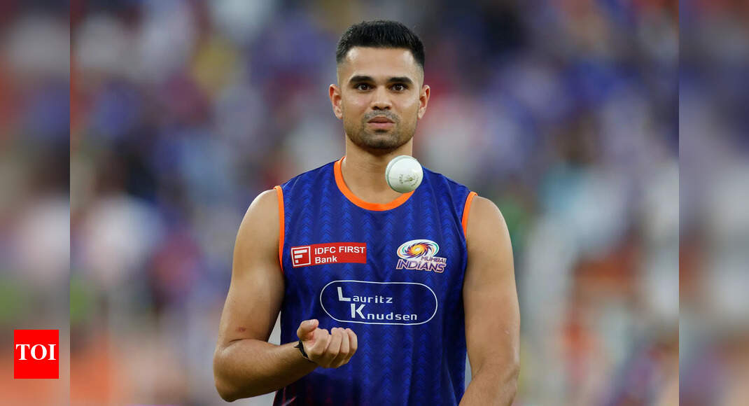 Arjun Tendulkar fails miserably with bat; Bounces back with a wicket