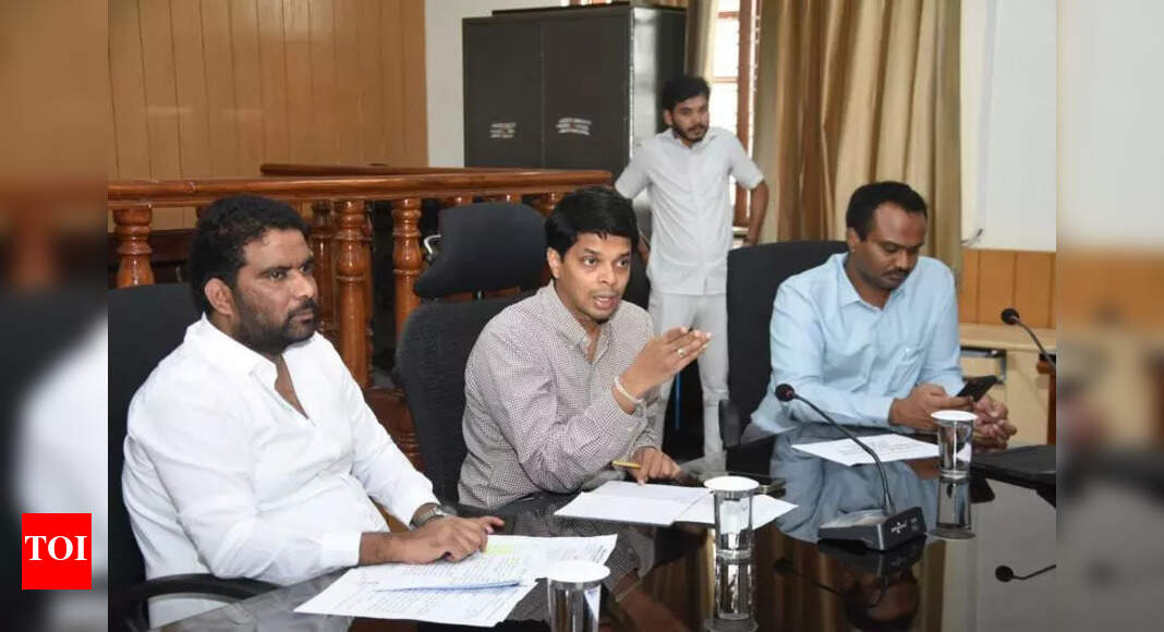 District administration assures swift action to resolve tribal farmers’ issues in Mysuru