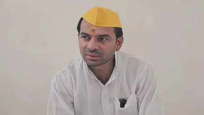 Tej returns to Mahua, files papers