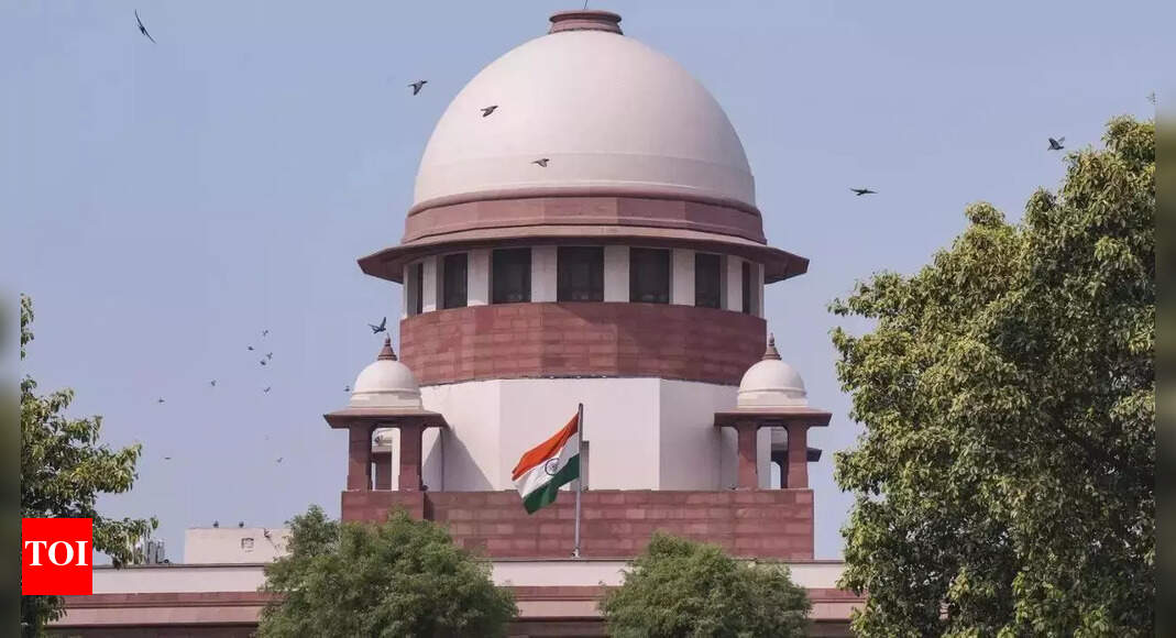 <div>SC takes suo motu cognizance of ‘digital arrest’ scam; scammers forged top court's order to extort Rs 1 cr from woman</div> <div>SC takes suo motu cognizance of ‘digital arrest’ scam; scammers forged top court's order to extort Rs 1 cr from woman</div>