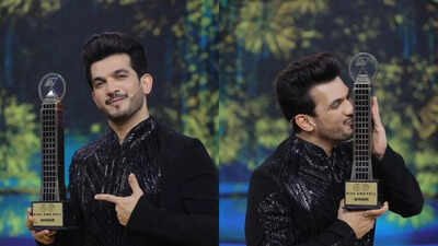  Arjun Bijlani lifts the trophy of the reality show