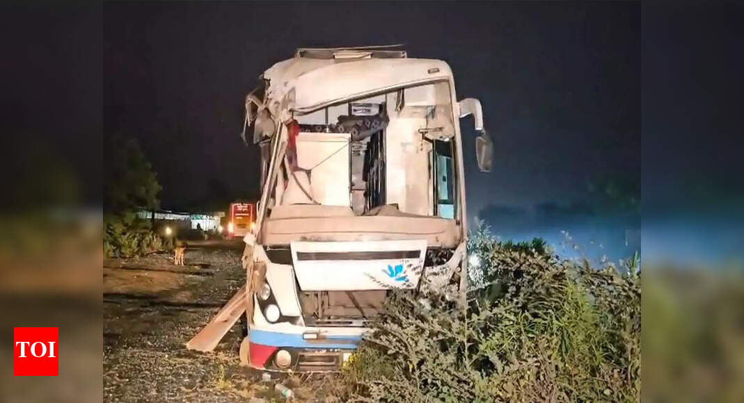 Gujarat: Buses collide near Pardi bypass, 2 dead, several injured