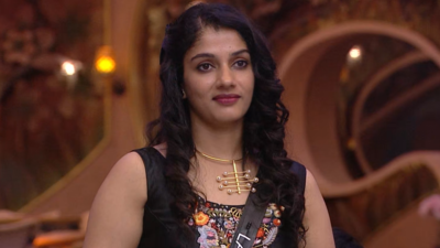 Bigg Boss Malayalam Season 7 is nearing its finale. This week's elimination is highly anticipated. A poll suggests wildcard entrant Lakshmi may be evicted. She is nominated along with Akbar, Shanavas, Noora, Lakshmi, Aryan, and Nevin. Lakshmi has been outspoken but may lack strategic appeal. The previous eviction saw Binny Sebastian leave the house.  Is Lakshmi the next to be evicted? Here's what fans think