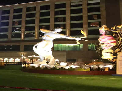 City mall sets up glass installations of animals symbolic to Diwali