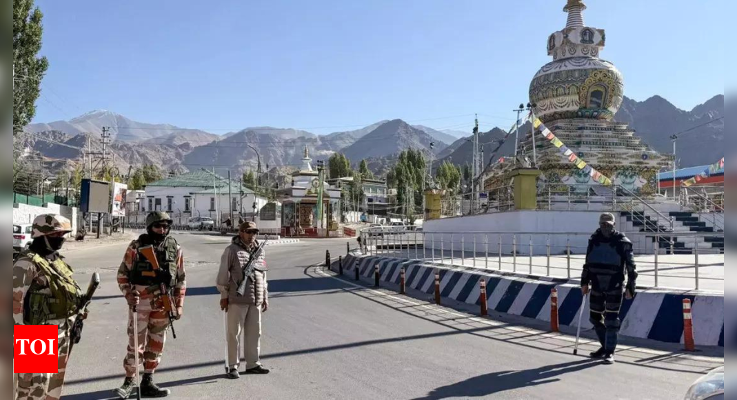 <div>Ladakh unrest: Leh reimposes restrictions; officials cite 'apprehensions'</div> <div>Ladakh unrest: Leh reimposes restrictions; officials cite 'apprehensions'</div>