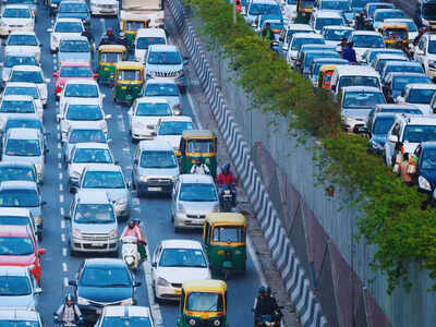 धनतेरस और दिवाली 2025 से पहले दिल्ली-एनसीआर यातायात अराजकता: बचने के प्रमुख मार्ग और यात्रा युक्तियाँ