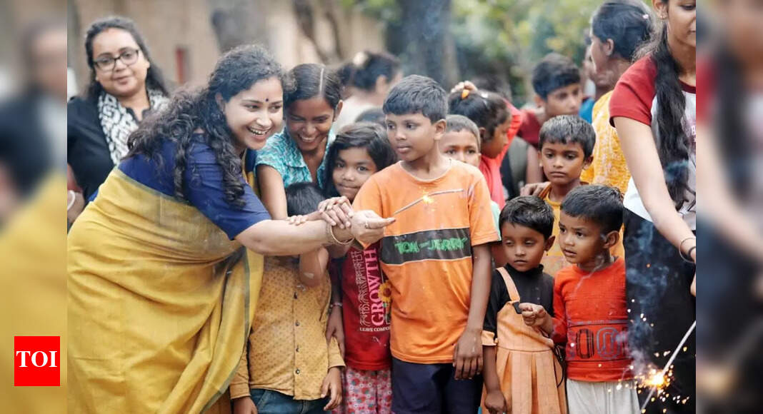 City outfit trains underprivileged kids in diya craft, supports sales