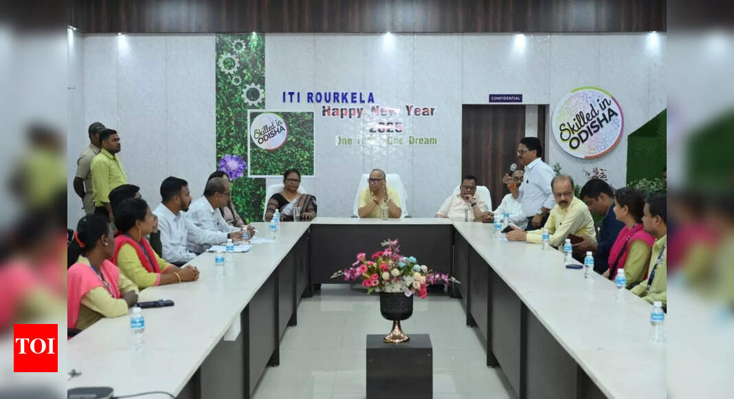Justice A K Patnaik reviews OMBADC projects in Sundargarh district
