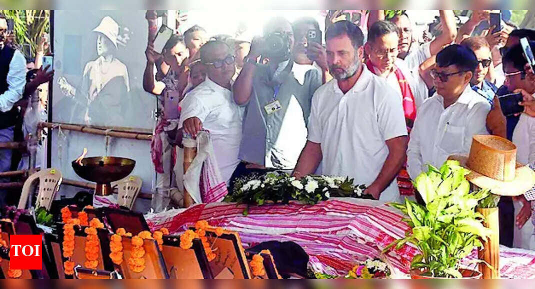 Rahul pays tribute to Zubeen, seeks transparent probe in death case