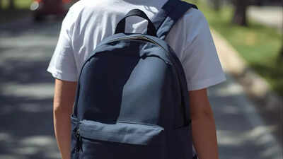 Carrying your bag on one shoulder can cause shoulder arthritis