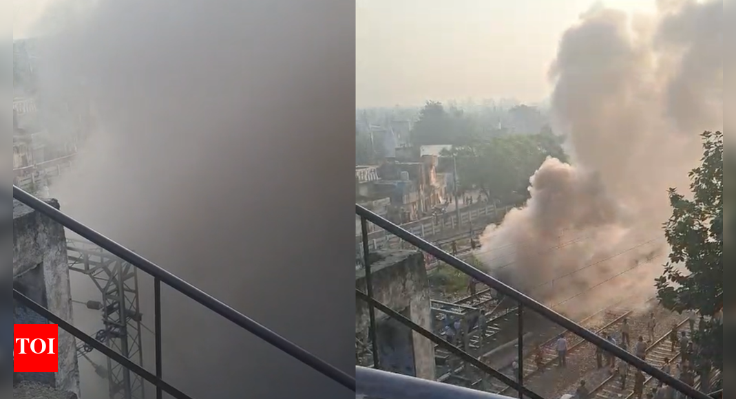 Punjab: Fire breaks out in AC coach of Amritsar-Saharsa Garib Rath Express; one injured