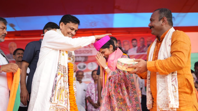 Folk singer Maithili Thakur files nomination from Alinagar; claims blessings from locals 'inspire' her