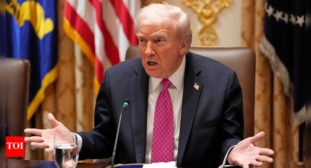 <div>Pakistan-Afghanistan clashes: Trump blames Islamabad; calls conflict 'easy' to solve</div>