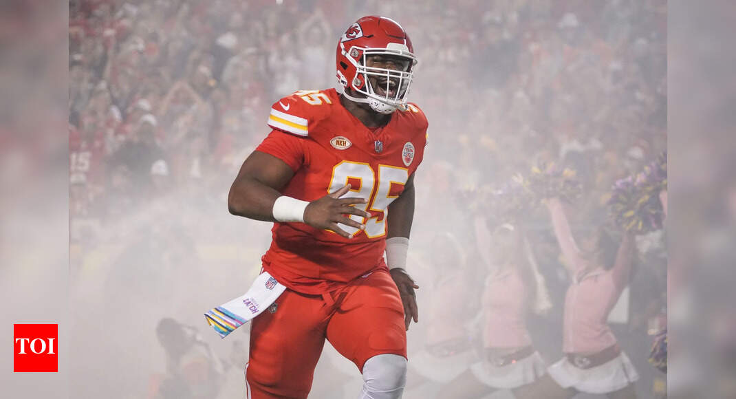 Chris Jones continues to dominate the NFL in ways that leave quarterbacks scrambling and fans in awe of his record-breaking impact