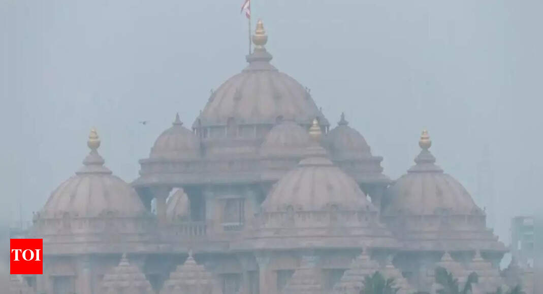 Delhi: AQI worsens in several parts of the city