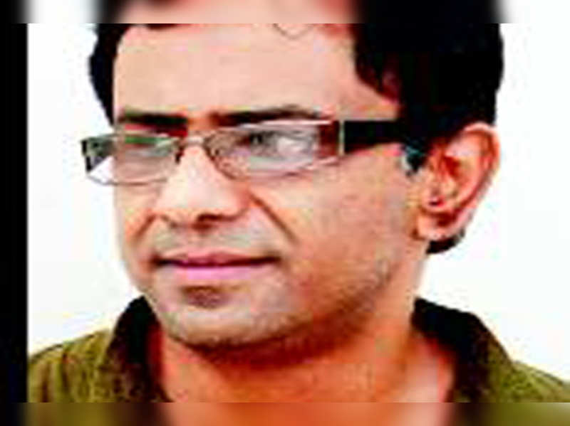 Kamaleswar Mukherjee to pay tribute to Ritwik Ghatak | Bengali Movie