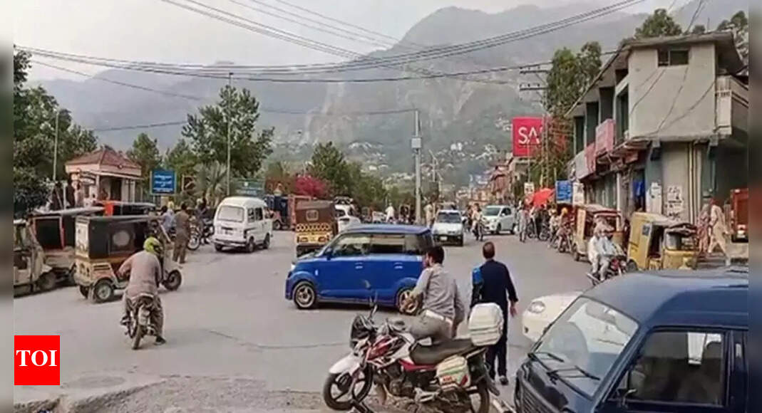 PoJK political crisis: 3 ministers resign from Chaudhary Anwarul Haq’s cabinet; accuse him of neglecting Kashmiri refugees’ rights PoJK political crisis: 3 ministers resign from Chaudhary Anwarul Haq’s cabinet; accuse him of neglecting Kashmiri refugees’ rights