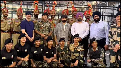'Hindustan Zindabad!': Sunny Deol visits Wagha Border; BSF Jawans greet the actor