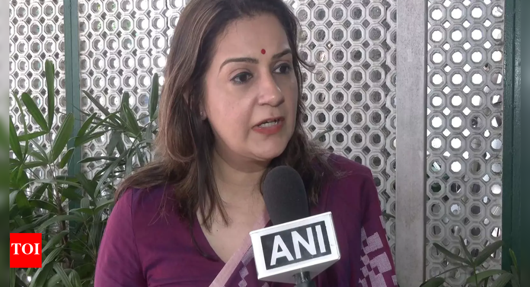 <div>'BCCI and Centre can take tips': Priyanka Chaturvedi on Afghanistan pulling out of series with Pakistan; Kabul move amid border clashes</div> <div>'BCCI and Centre can take tips': Priyanka Chaturvedi on Afghanistan pulling out of series with Pakistan; Kabul move amid border clashes</div>