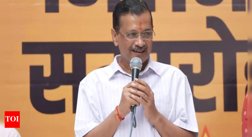 <div>Arvind Kejriwal joins AAP Women's wing Diwali event, performs Dhanteras puja</div>