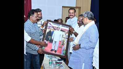 CM urges journalists to report facts and avoid assumptions