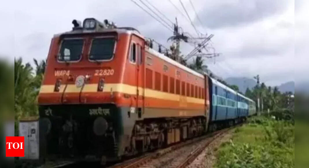 First industrial salt consignment by freight train reaches Kashmir from Gujarat