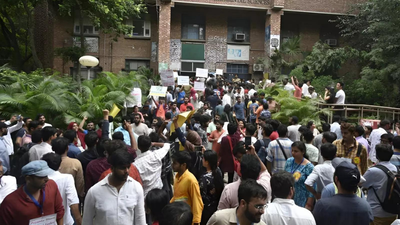  28 student union members detained over assault allegation against ABVP; 6 cops hurt
