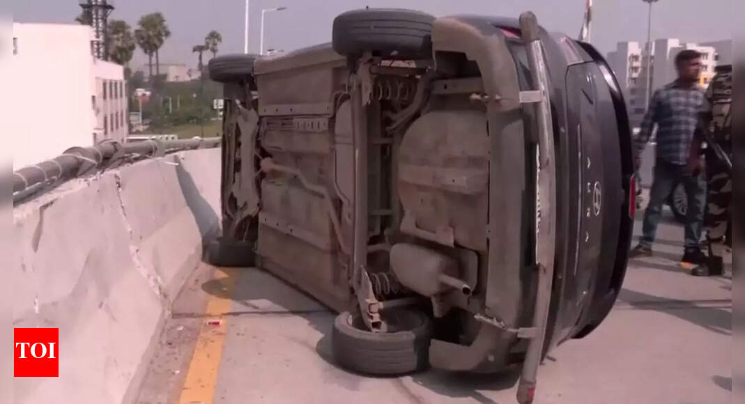 Bihar road mishap: Car overturns at Patna Airport terminal; no injuries