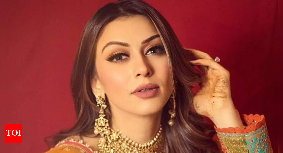 Hansika Motwanni adds extra 'N' to surname; social media profile confirms name update