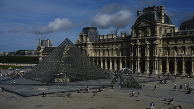 Louvre shuts down: World-famous museum in France reports theft — What was stolen?