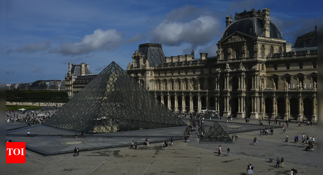 Louvre shuts down: World-famous museum in France reports theft — What was stolen? Louvre shuts down: World-famous museum in France reports theft — What was stolen?