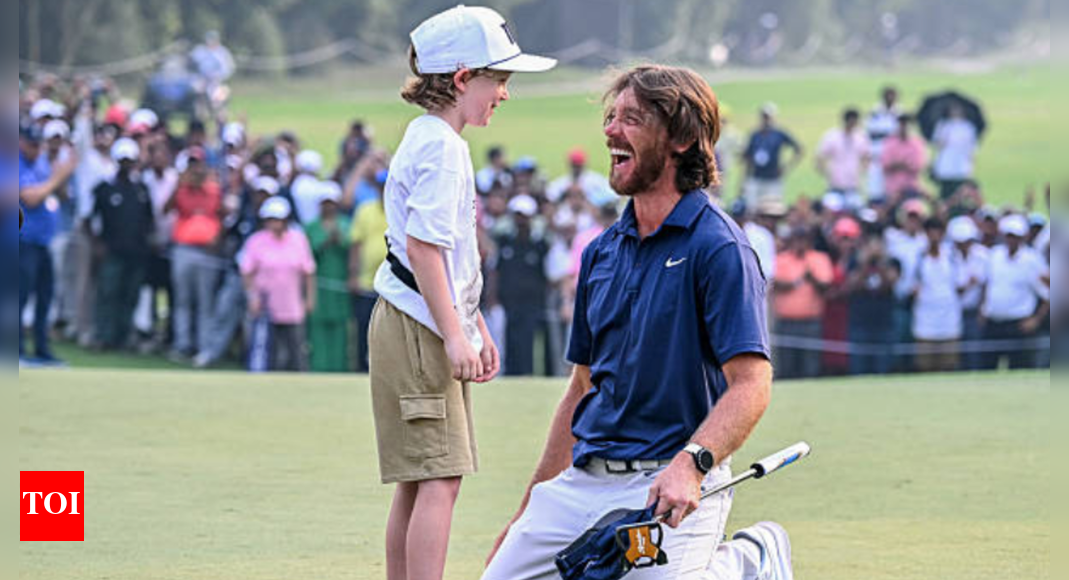 Tommy Fleetwood clinches DP World India Championship victory, celebrates with son on 18th green
