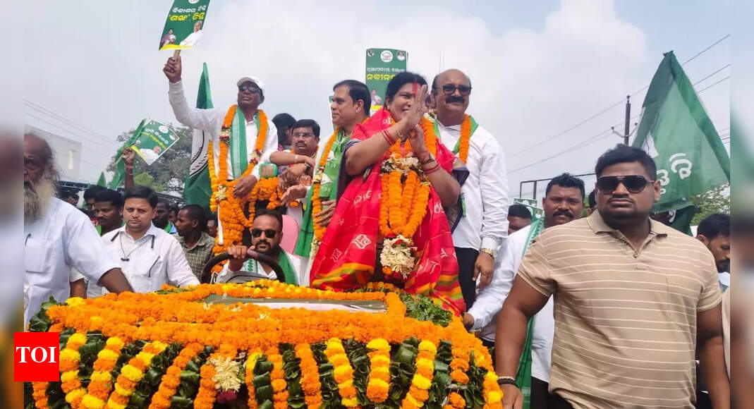 BJD padyatra & rally in Nuapada for party candidate Chhuria