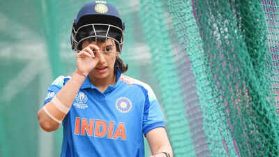  Smriti Mandhana breaks down as India stare at World Cup exit