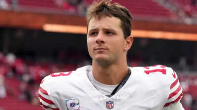  How long will the 49ers quarterback be sidelined with his toe injury?