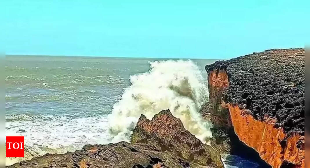 Cyclone alert in Andaman-Nicobar: Thunderstorms likely till Oct 25; tourists urged to take caution
