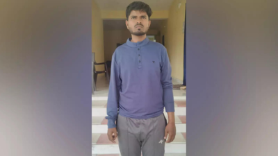  Accused Riyaz snatches cop's gun in escape bid, gunned down; policeman injured