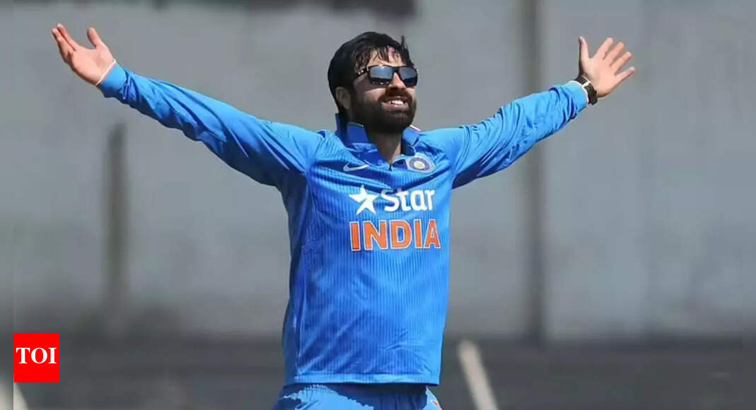 First player from Jammu & Kashmir to represent India, Parvez Rasool  announces retirement from cricket | Cricket News – The Times of India