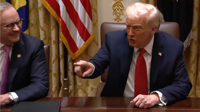  Donald Trump’s awkward confrontation with Australian ambassador in White House – Watch